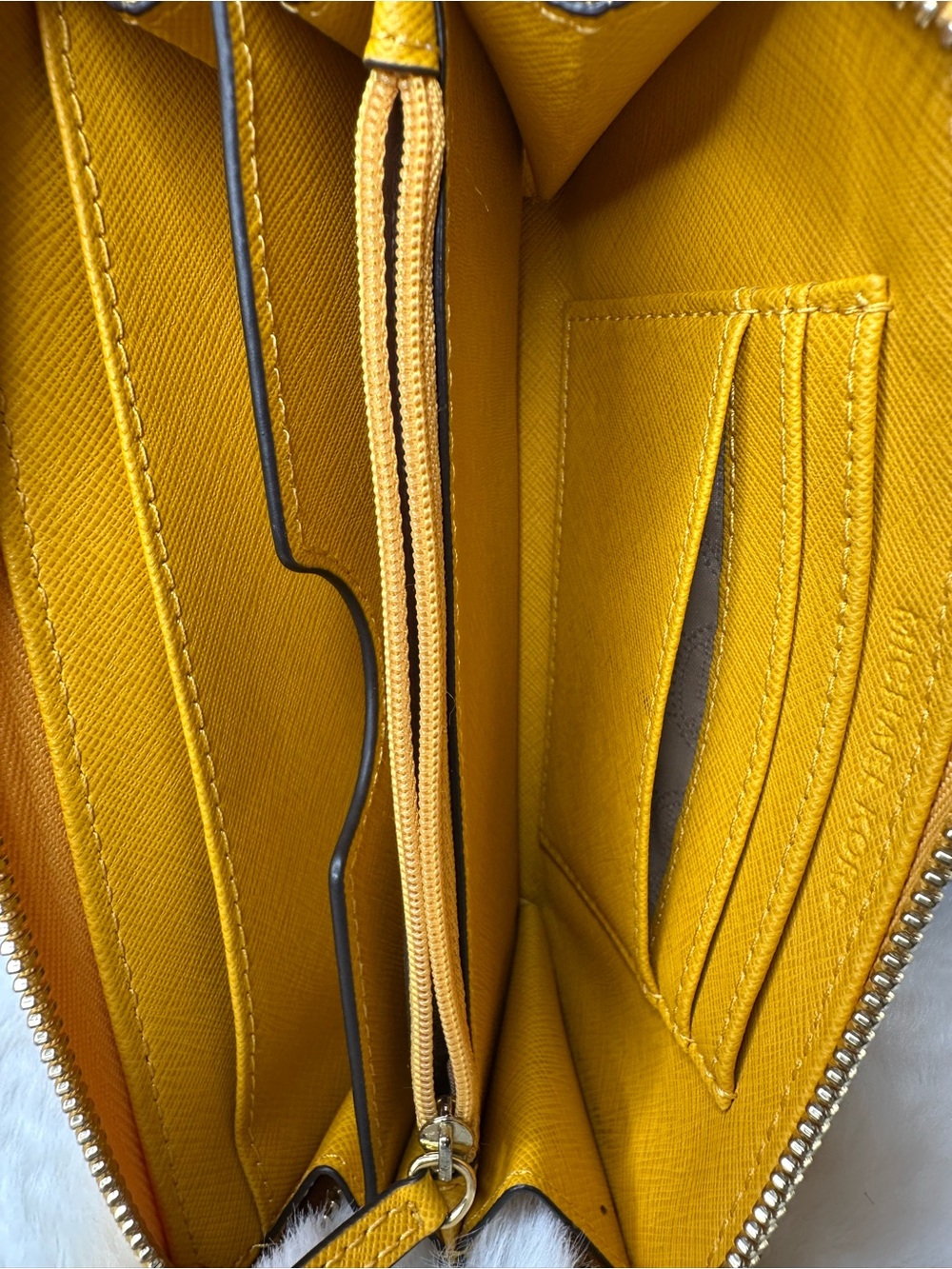 Set Michael Kors Yellow & Brown Saffiano Leather Top Handle Bag & Wallet & Strap - Picture 5 of 16